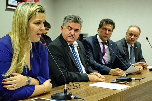 10.12.15-CPI-telefonia-©-roberto-guedes-41