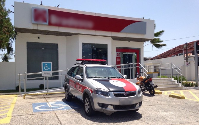 Agência assaltada fica localizada na avenida Epitácio Pessoa (Foto: Walter Paparazzo)