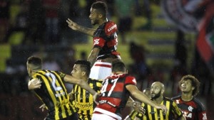 Flamengo vacilou nas chances que teve e segue na seca 