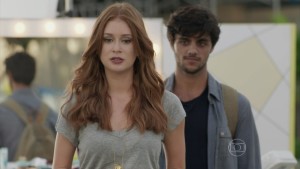 Marina Ruy Barbosa (Eliza) e Felipe Simas (Jonatas) em cena de Totalmente Demais