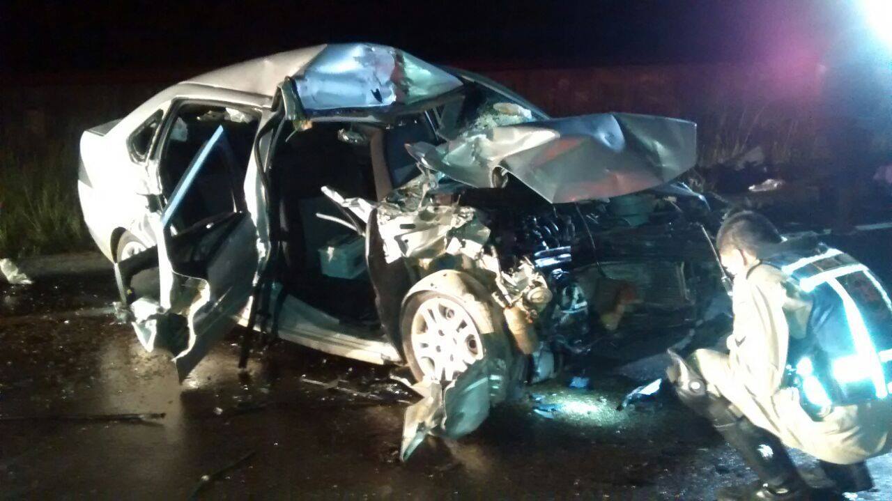 Acidente aconteceu na BR-101; carro ficou destruído com o impacto (Foto: Reprodução/WhatsApp)