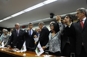 Diretório decidiu nesta terça romper com o governo e entregar cargos