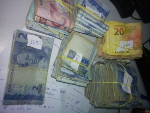 PM recuperou uma parte do dinheiro Foto: Volney Andrade)