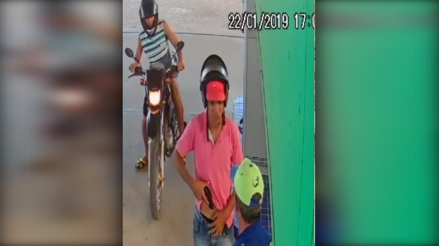 Câmera do posto flagra dupla em ação criminosa. (Foto: reprodução/Polícia Militar)