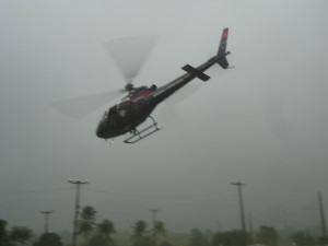 Helicóptero foi usado nas diligências (Foto: Fabiano Lopes / Manchete PB)