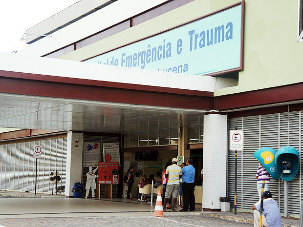 Algumas das vítimas foram levadas para o Hospital de Emergência e Trauma (Foto: Maurício Melo)