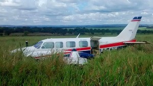 Avião que fez pouso forçado levava Angélica, Huck, filhos e babás (Foto: Walter Barbosa)