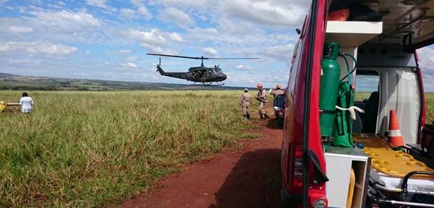 Helicóptero foi usado no resgate de feridos; copiloto foi levado para UPA. (Foto: Corpo de Bombeiros/Divulgação)