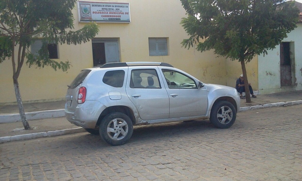 Veículo apresentou falha e foi abandonado pelos meliantes (Foto: Manchete PB)