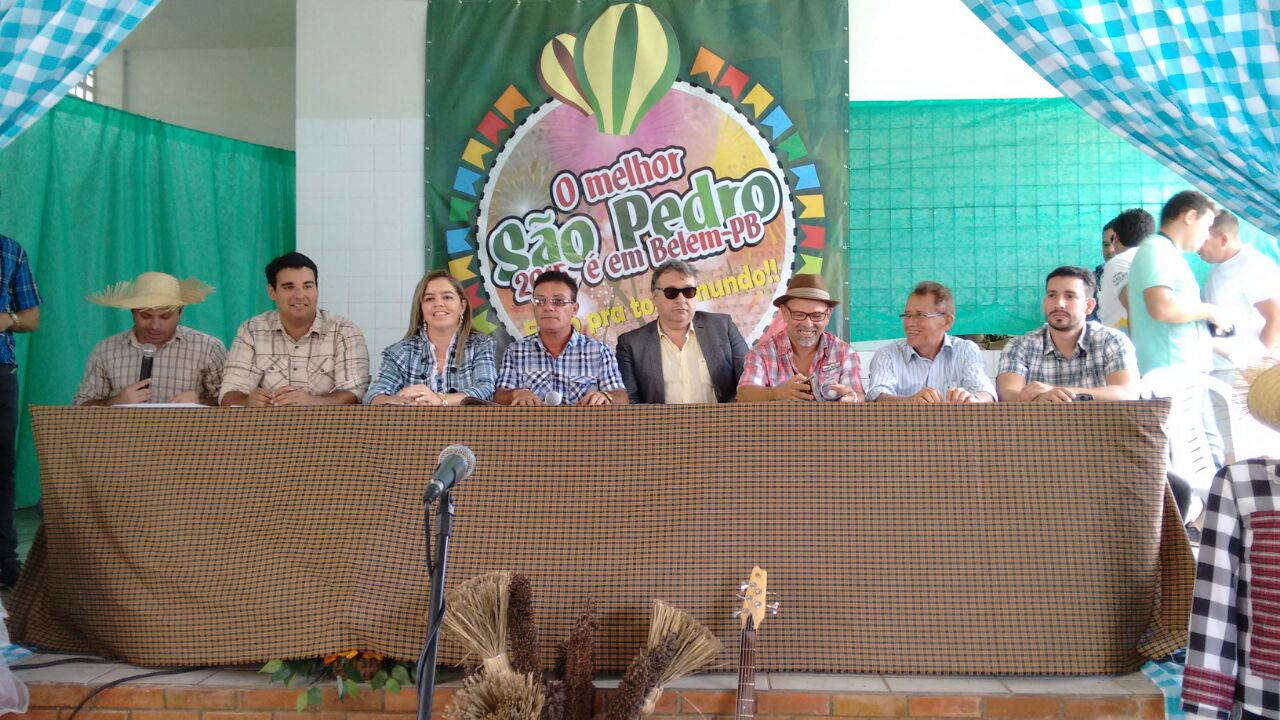 Coletiva aconteceu na escola Anita Barbosa, em Belém (Foto: ManchetePB)