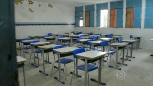 Escola reforçou segurança com grades nas janelas (Foto: Reprodução / TV Cabo Branco)