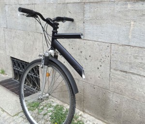 Bicicleta também não escapou da 'divisão de bens' (Foto: Reprodução/Ebay.de)
