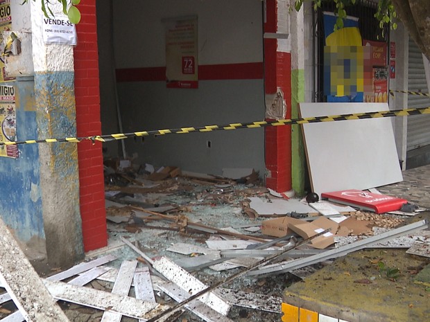 Caixa eletrônico foi explodido na cidade de Puxinanã (Foto: Reprodução/TV Paraíba)