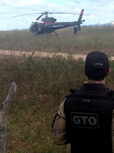 Helicópetero da Paraíba foi a Pilões, no RN, apoiar as buscas (Foto: Capitão Inácio Brilhante)