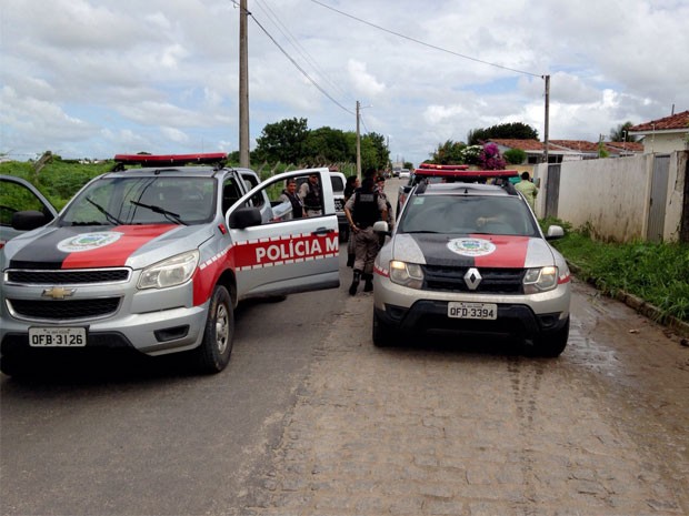 Polícia Militar realizou buscas e prendeu mais um suspeito da morte do policial em Santa Rita (Foto: Walter Paparazzo)