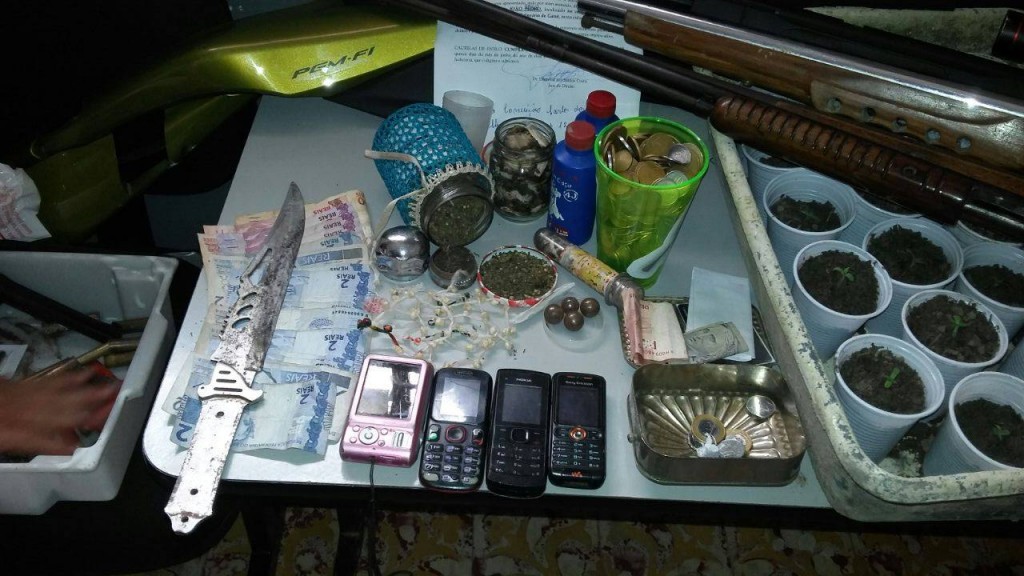 Material apreendido durante a operação policia (Foto: Reprodução/WhatsApp)