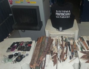 Agentes penitenciários realizaram uma operação pente fino depois da morte de um preso