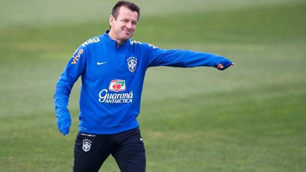 Dunga voltará a comandar a seleção após a queda nas quartas da Copa América