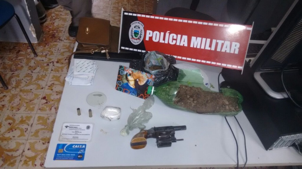 Material apreendido pela polícia (Foto: Divulgação/Polícia Militar)