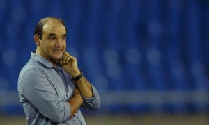 Novo técnico do Botafogo mostrou apreensão durante a partida no Engenhão (Foto: Daniel Marenco / Agência O Globo)