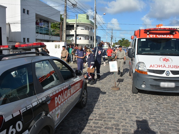 Samu chegou a ser chamado, mas a vítima não resistiu e morreu antes da ambulância chegar (Foto: Walter Paparazzo)