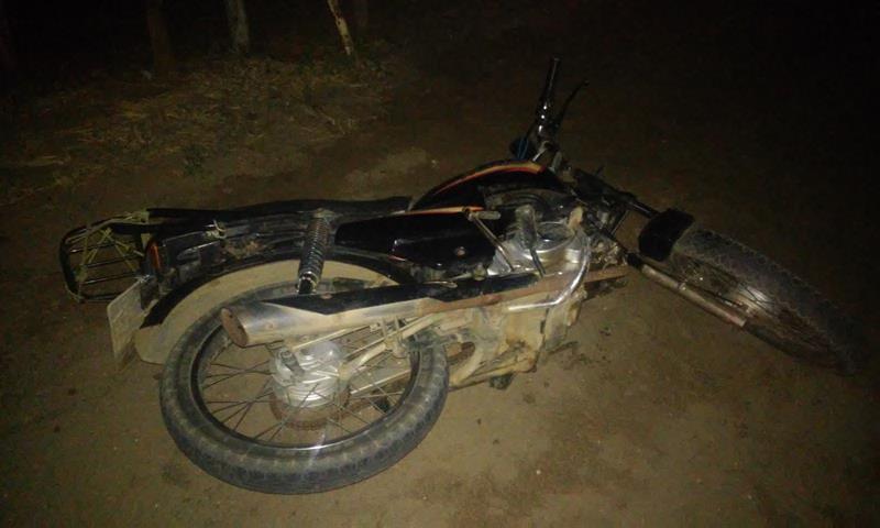 Motociclista perdeu o controle da moto e morreu (Foto: Blog do Rildo)