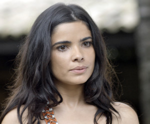 Vanessa Giácomo (Toia) em cena da novela A Regra do Jogo, da TV Globo