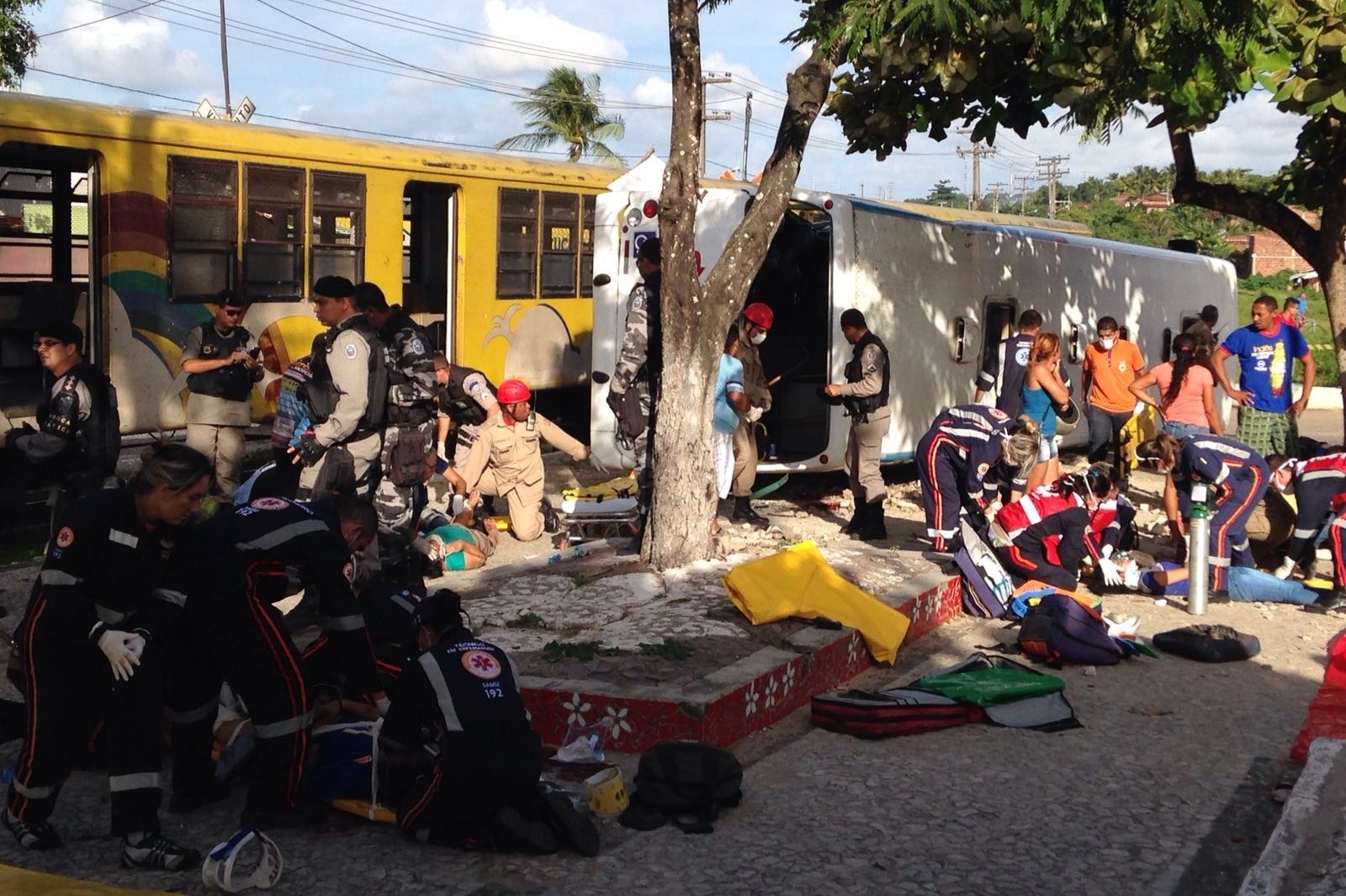 Acidente entre trem e ônibus em Santa Rita, na Paraíba (Foto: Walter Paparazzo/G1)
