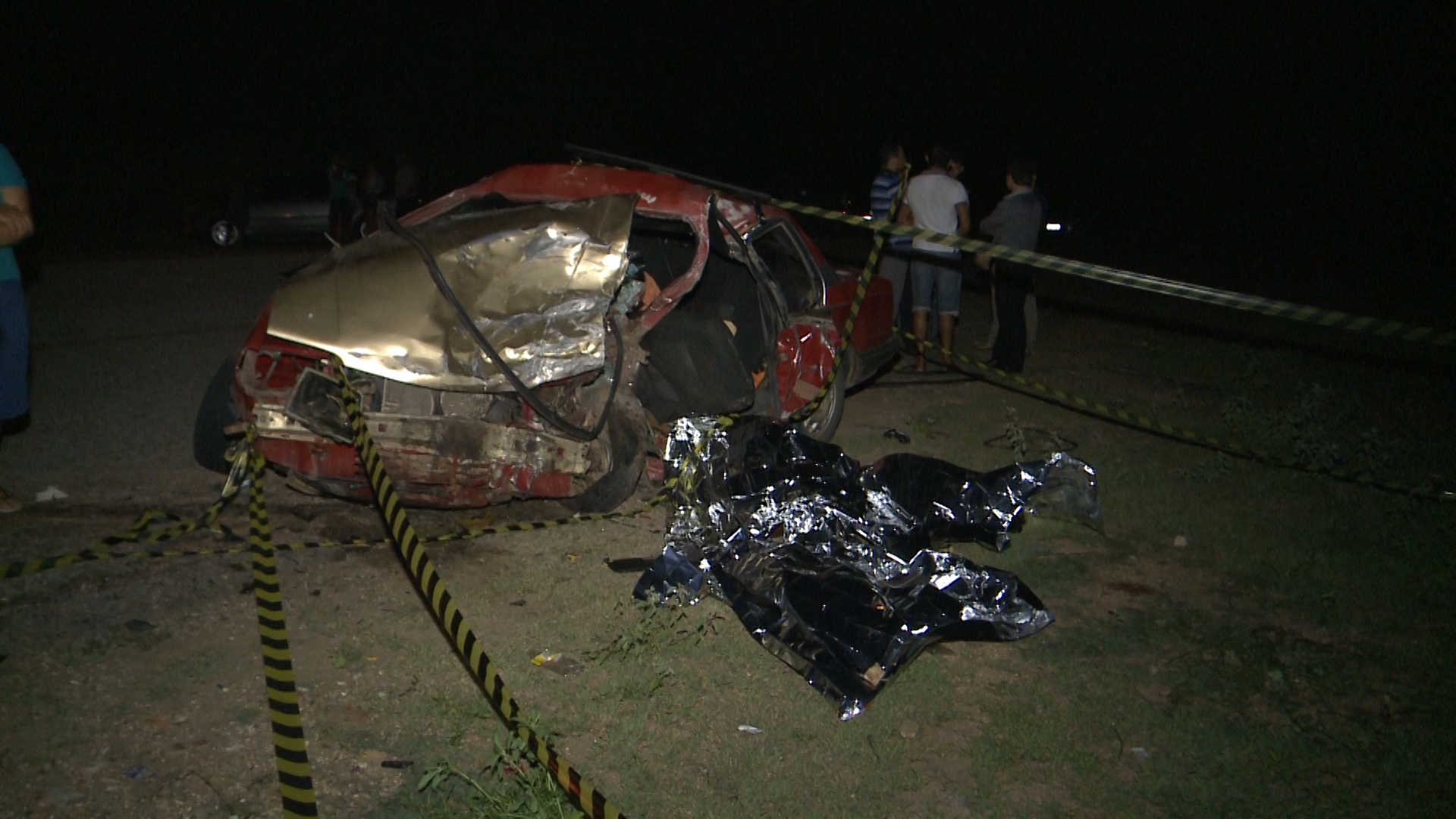 Polícia suspeita que acidente foi provocado por ultrapassagem  indevida  (Foto: Reprodução/TV Paraíba)