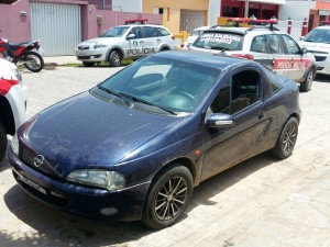 Veículo do agente foi usado na fuga e encontrado pela polícia nesta quinta (Foto: Diógenes Fernandes)