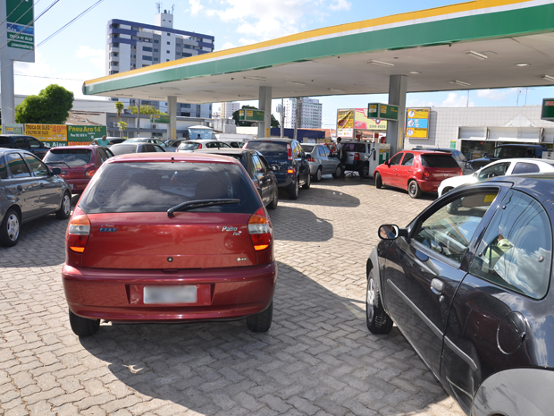 Preço da gasolina se manteve em 38 veículos (Foto: Walter Paparazzo)