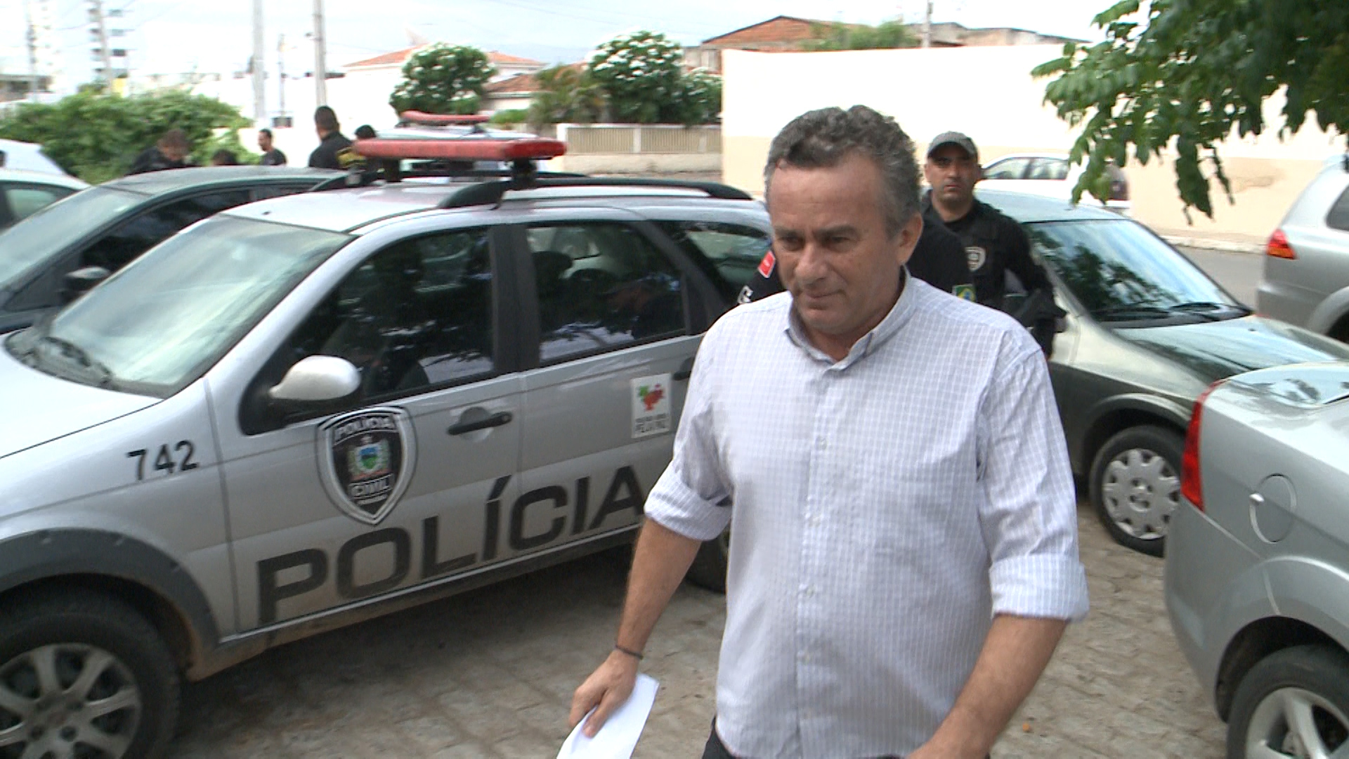 O ex-prefeito de Nazarezinho, Francisco Gilson mendes Luiz, foi preso nesta sexta-feira (11) por força de mandado de prisão (Foto: Reprodução/TV Paraíba)