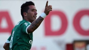 Lucas Barrios marcou o gol que selou a classificação palmeirense (Foto: Gazeta Press)