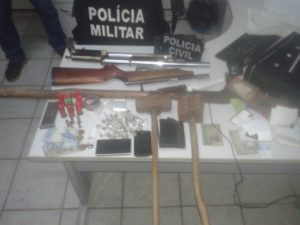 Material apreendido pela polícia durante a operação (Foto: Divulgação)
