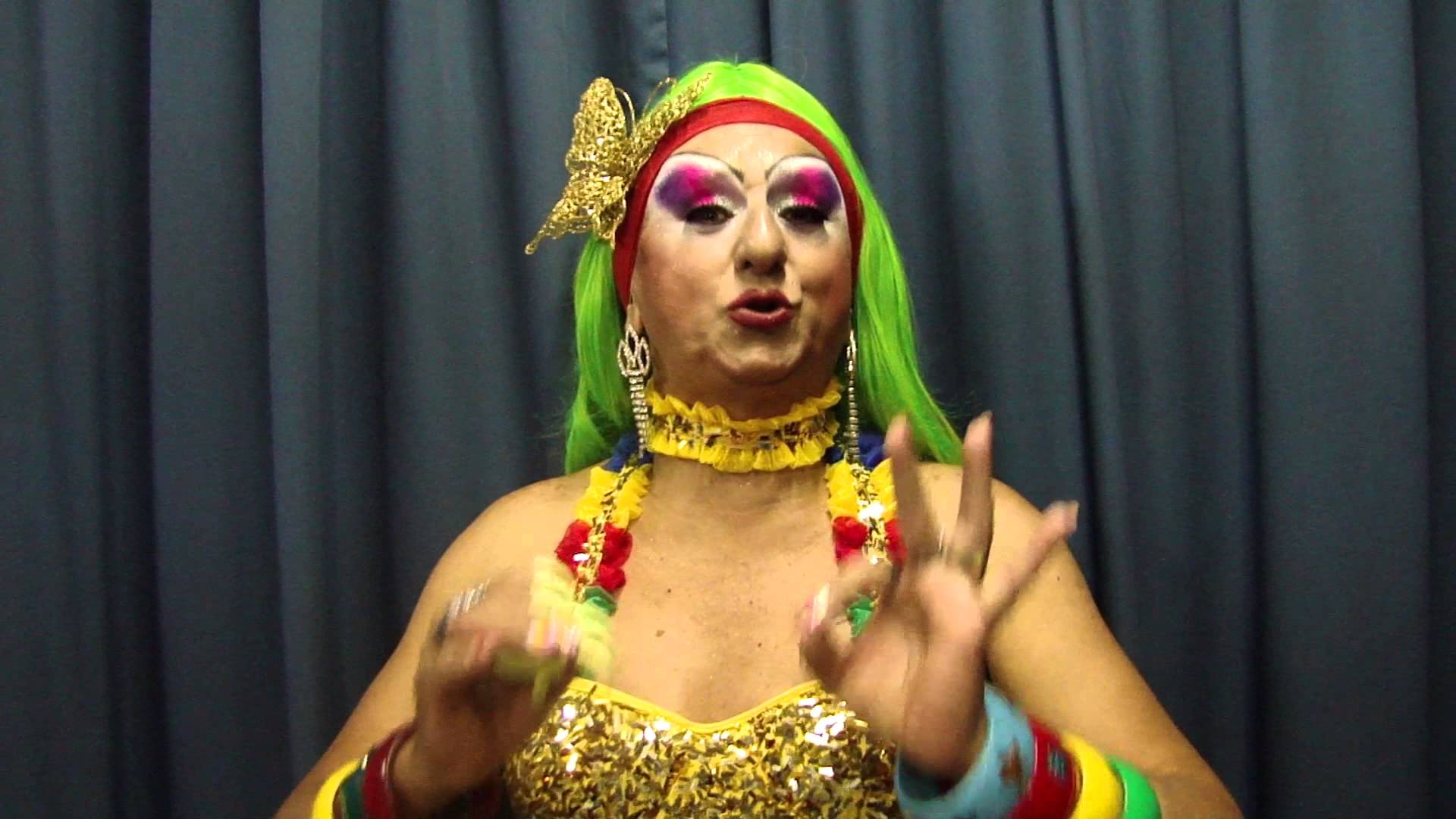 Ator fez a personagem Biuzinha Priqui do grupo de teatro Pastoril Profano (Foto: Reprodução/YouTube/Nordeste1)