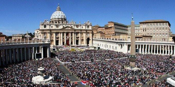 Multidão de 100 mil pessoas acompanhou
na praça São Pedro, no Vaticano, a
cerimônia de canonização de Madre Teresa de Calcutá