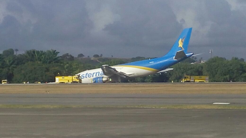 Avião fez pouso forçado no Recife (Foto: José Francisco/ Reprodução WhatsApp)