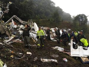 Acidente: avião que levava time da Chapecoense para Colômbia caiu com 81 pessoas à bordo