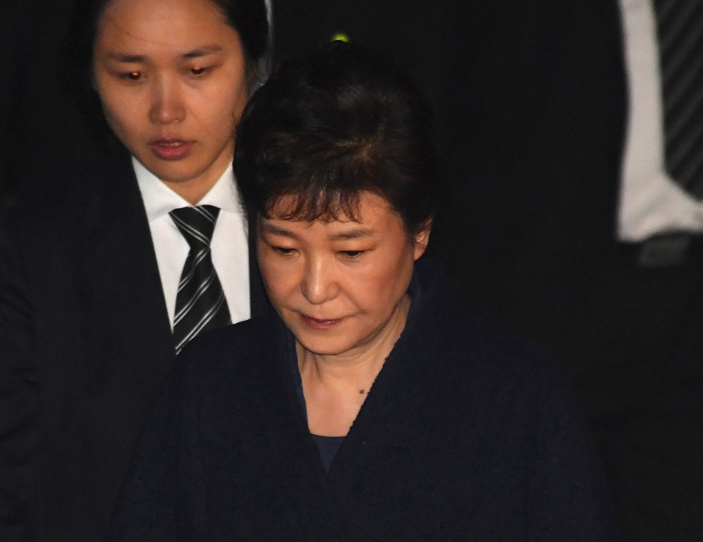 Park Geun-hye deixa audiência em que sua detenção foi autorizada (Foto: Reuters/Song Kyung-seok)