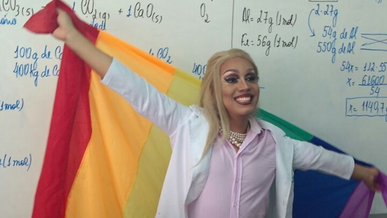 Professor valorizou a diversidade ao ir dar aula montado de drag queen (Foto: Friday Manson/Arquivo Pessoal)