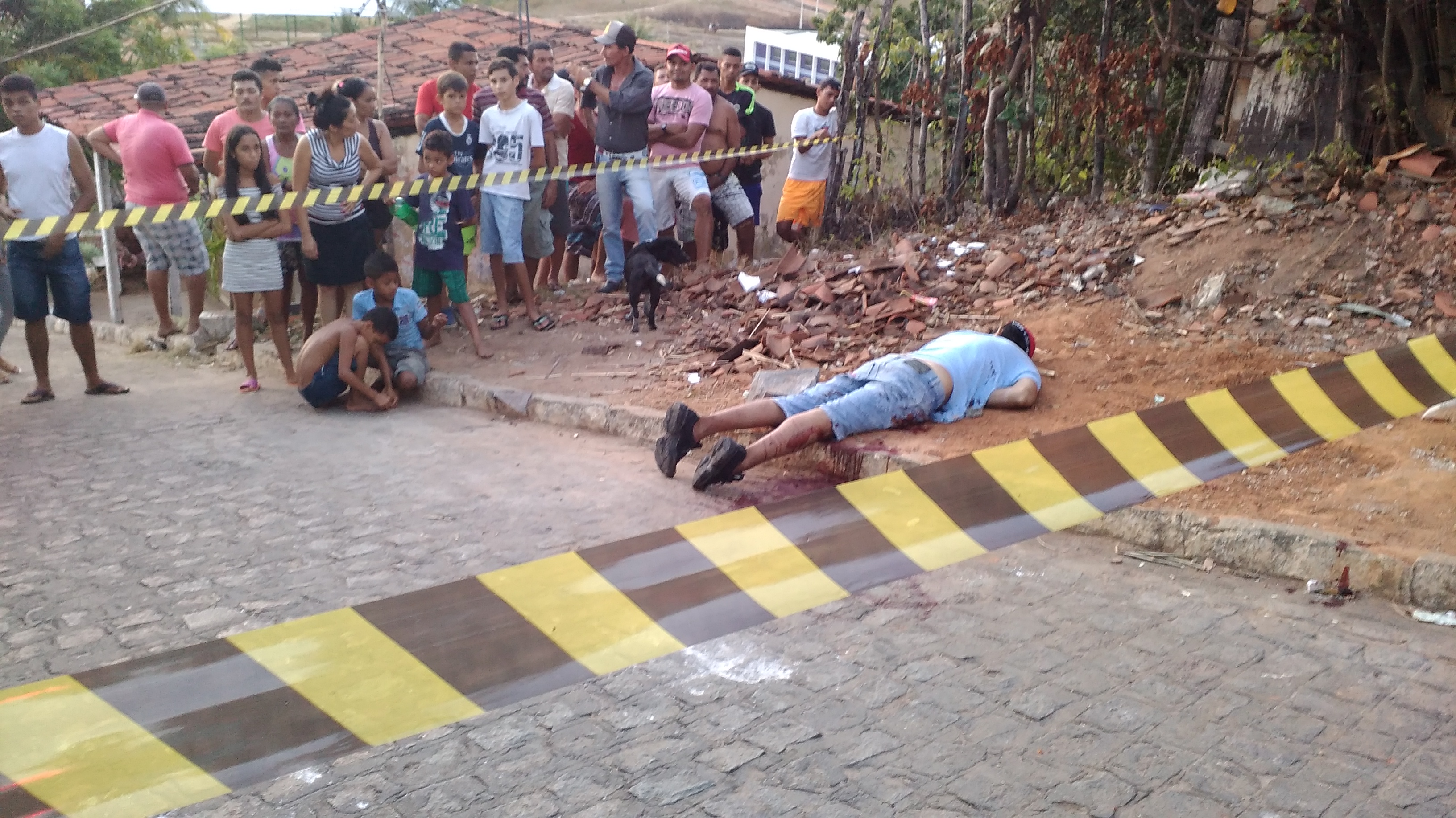 Ex-presidiário é assassinado a tiros e polícia investiga o crime em Cuitegi. (Foto: Repórter Pedro Júnior)