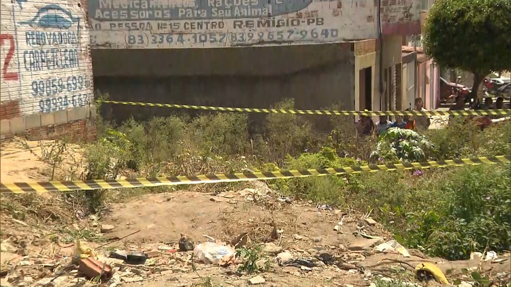 Corpo foi encontrado na manhã desta quarta (3) às margens da BR-104, na cidade de Remígio, no Agreste da PB — Foto: Reprodução/TV Paraíba