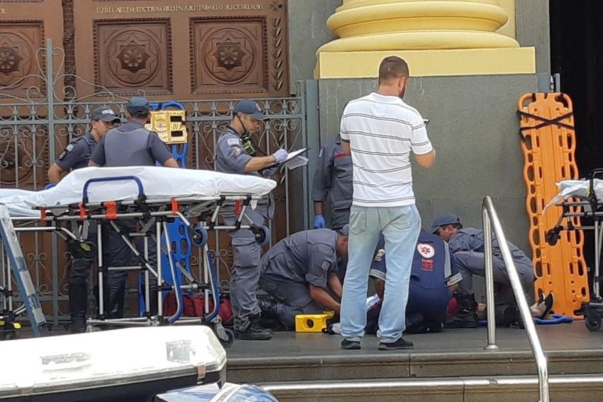 Homem invade missa, mata quatro pessoas e comete suicídio na Catedral de Campinas (Foto: Johnny Inselsperger / EPTV)