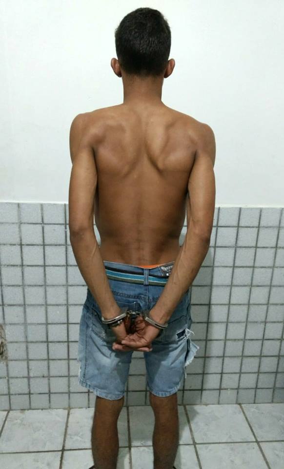 Suspeito foi localizado na sua residência e preso em flagrante (Foto: Assessoria 4º BPM)