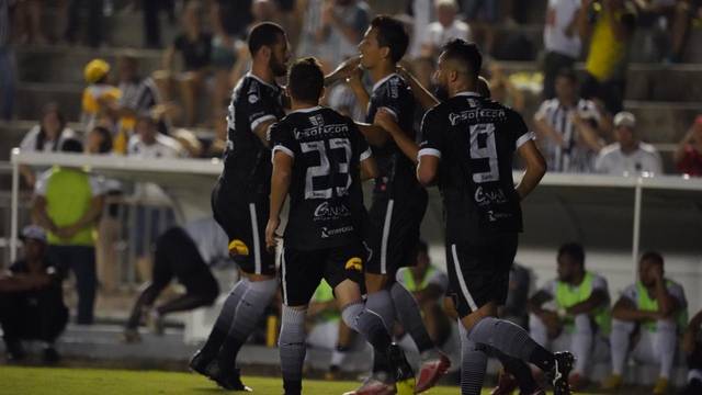 Botafogo-PB vence clássico, volta ao G-4 e afunda o Treze na zona do rebaixamento (Foto: Paulo Cavalcanti / Botafogo-PB)