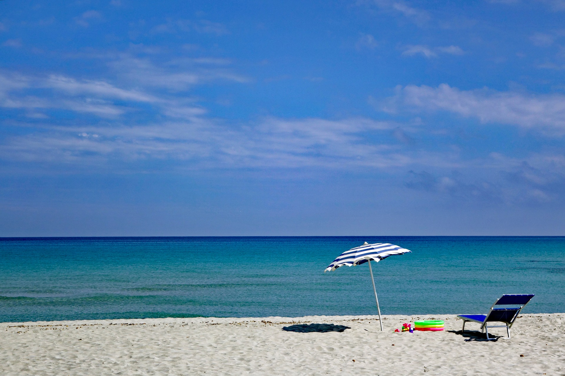 Praia na Sardenha, na Itália - Foto: StephanieAlbert/ Pixabay